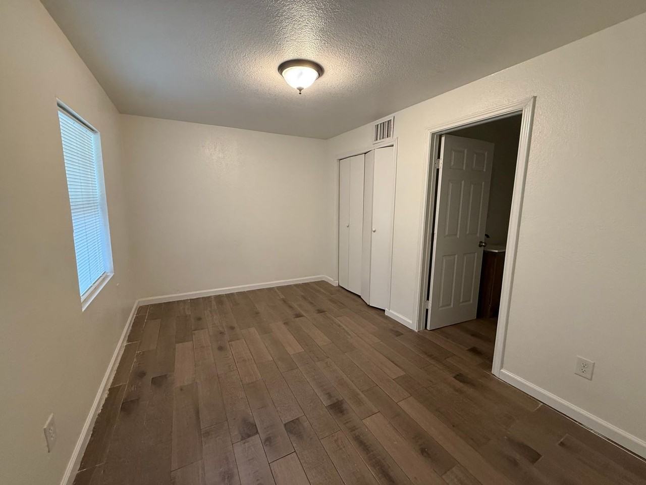 214 Aztec St - Photo 7 of 10