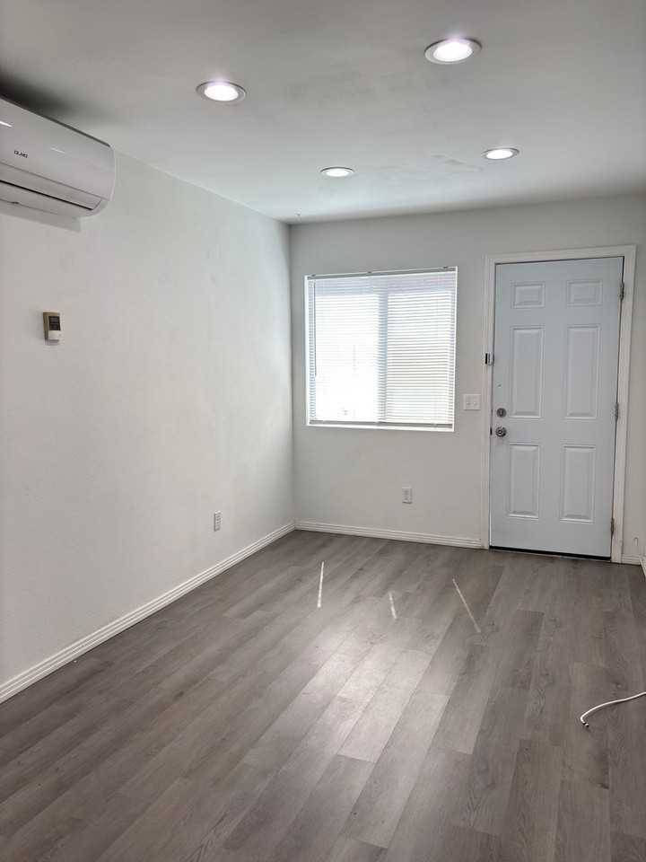 4022 Karling Pl #B - Photo 4 of 17