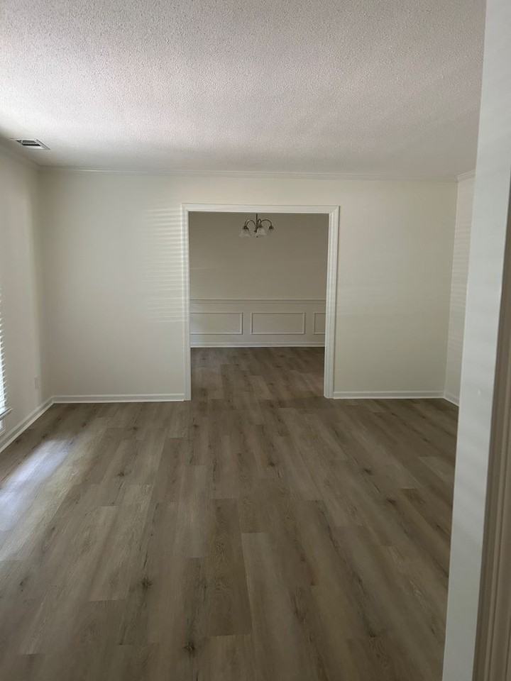 842 Meriweather Dr - Photo 3 of 50