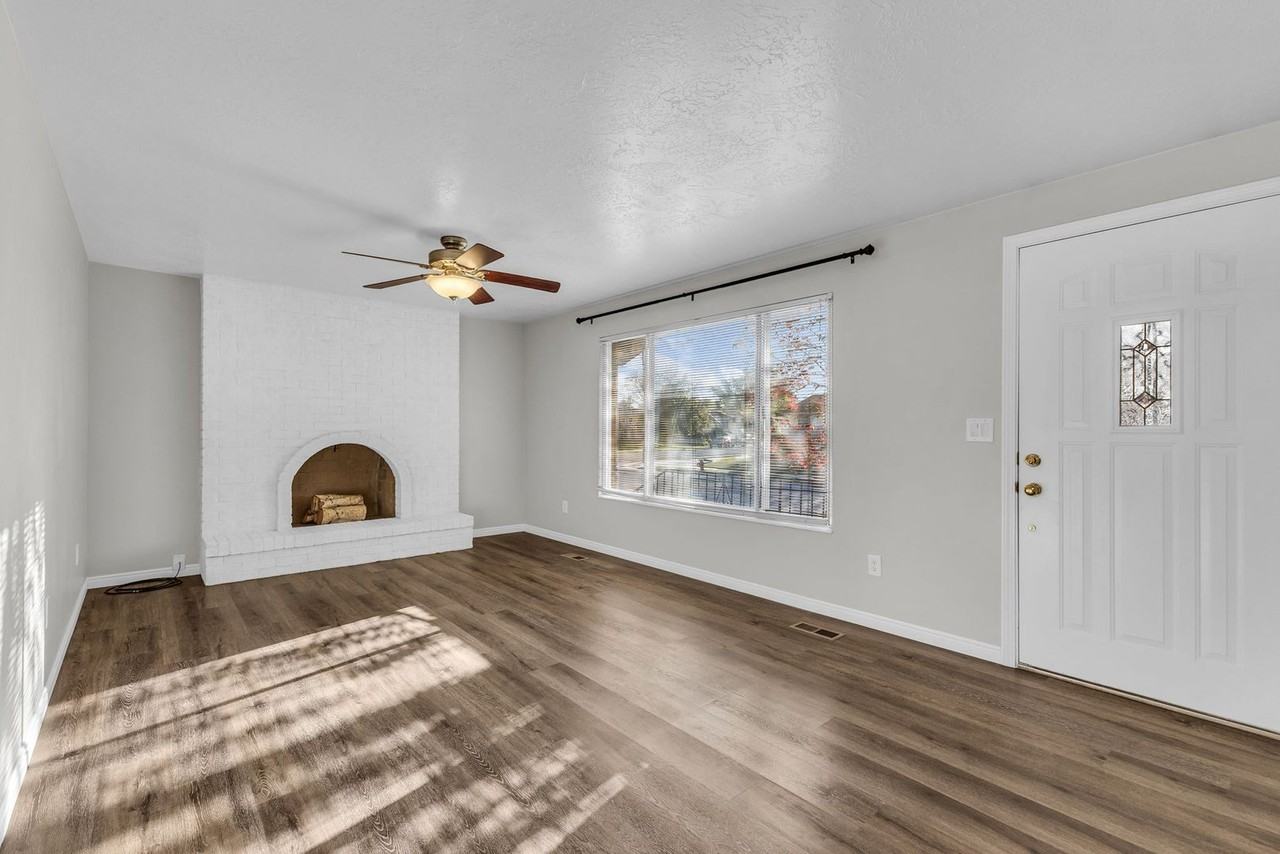 4238 S 800 W - Photo 2 of 33