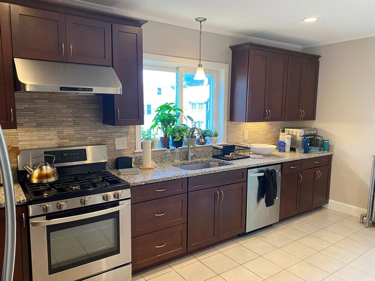 129 Brooks St - Photo 2 of 18