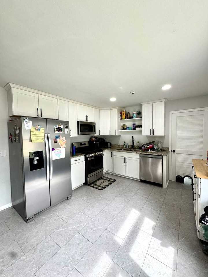 1217 Lakeview Dr - Photo 7 of 19