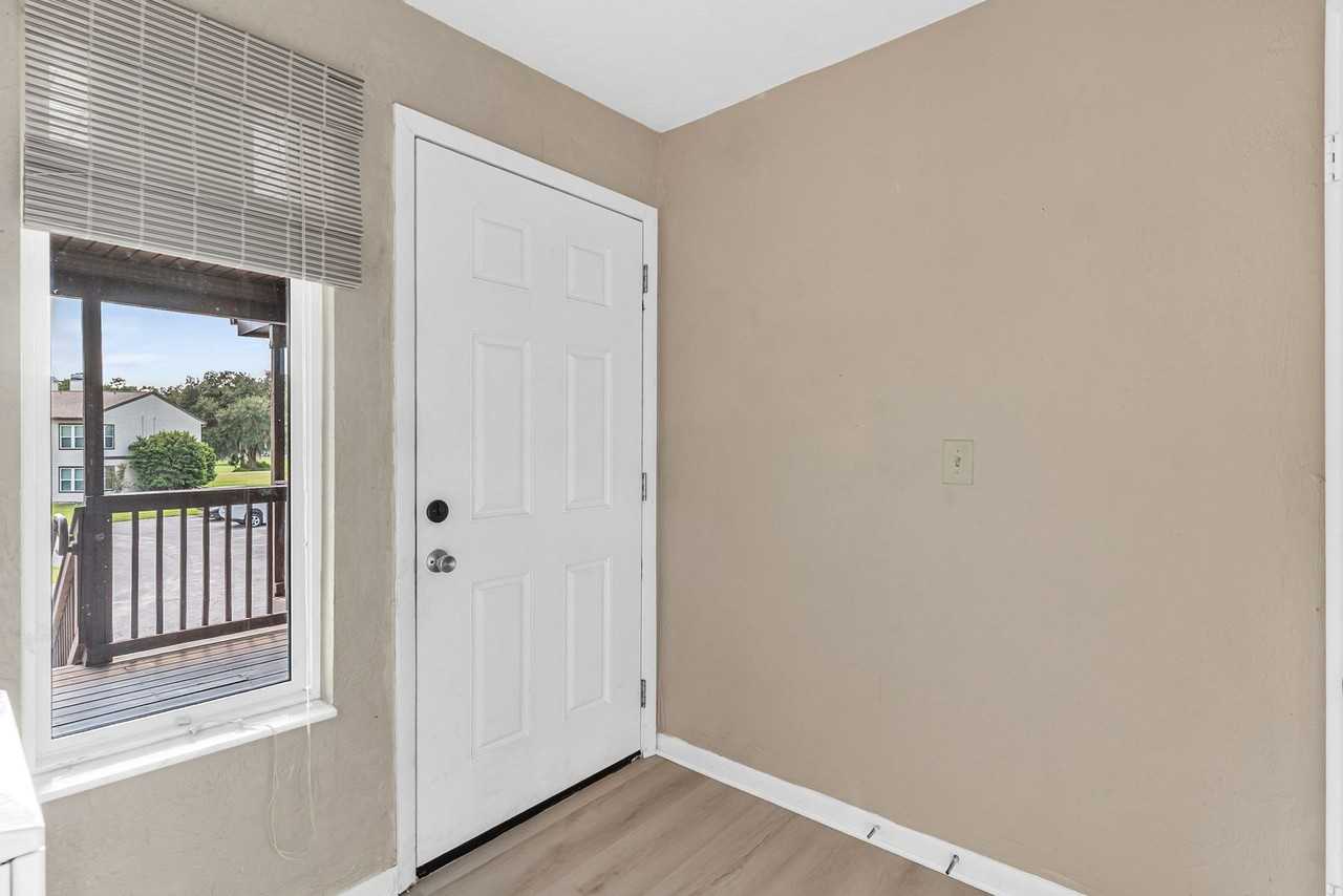 14202 Sandalwood Dr - Photo 4 of 33