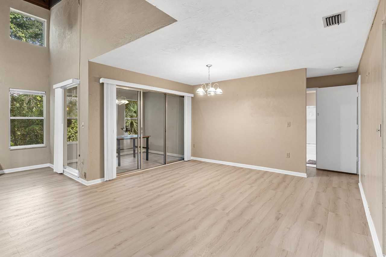 14202 Sandalwood Dr - Photo 6 of 33