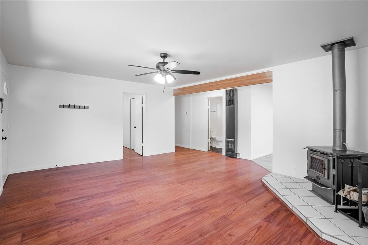 823 Campbell St - Photo 5 of 39