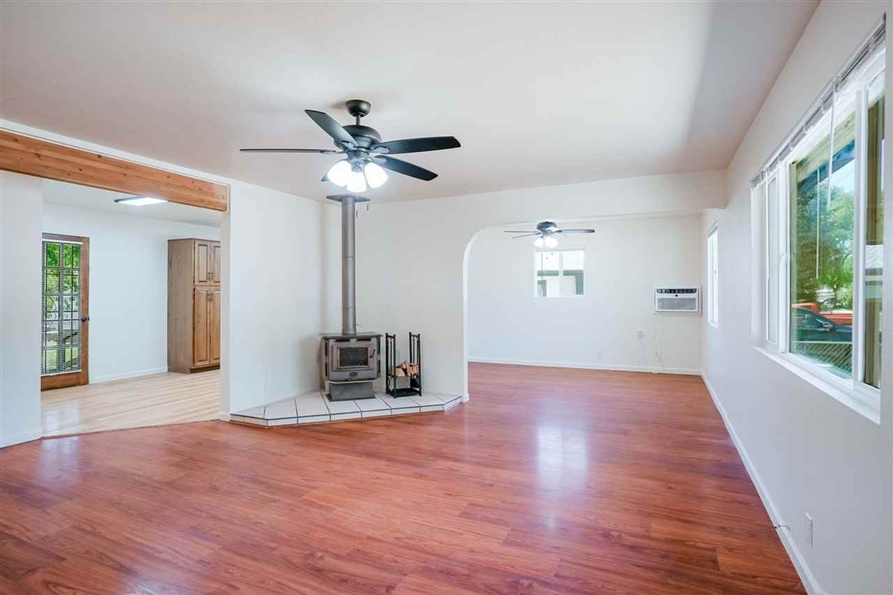 823 Campbell St - Photo 6 of 39
