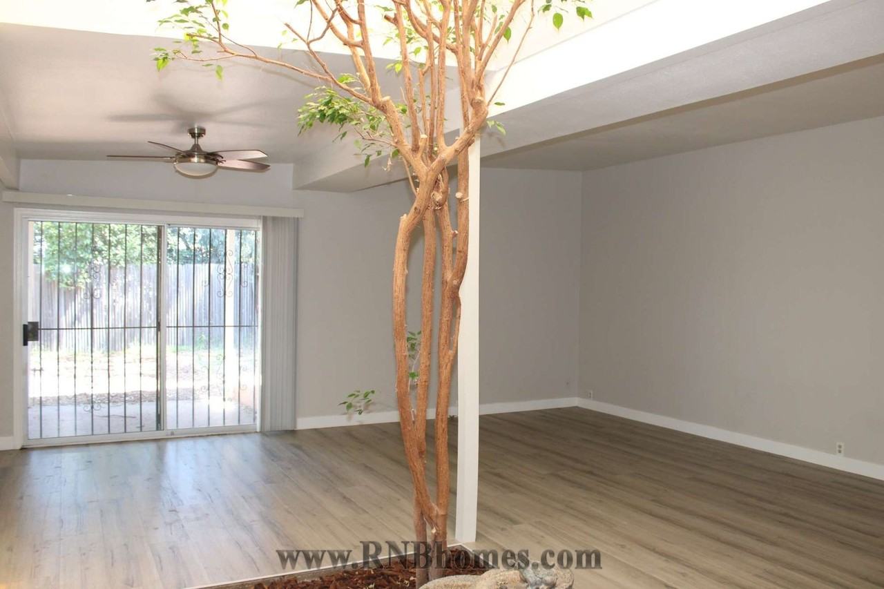 4757 River College Dr - Photo 4 of 17