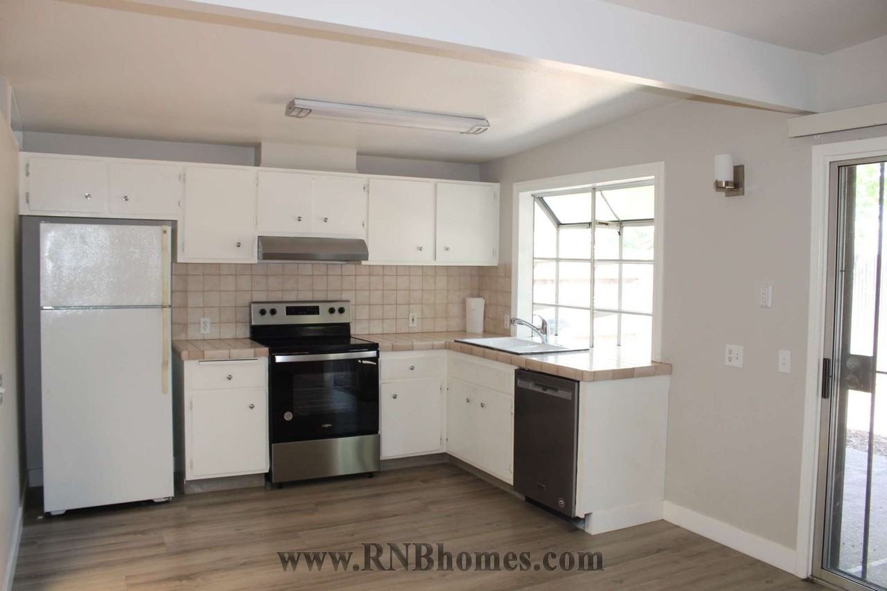 4757 River College Dr - Photo 5 of 17