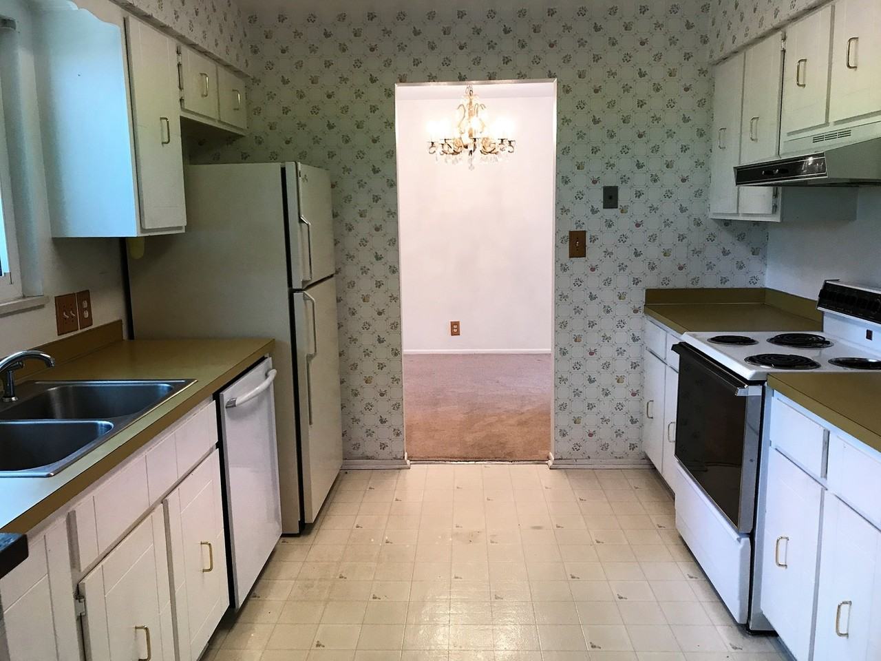 1228 Constitution Ave - Photo 4 of 14