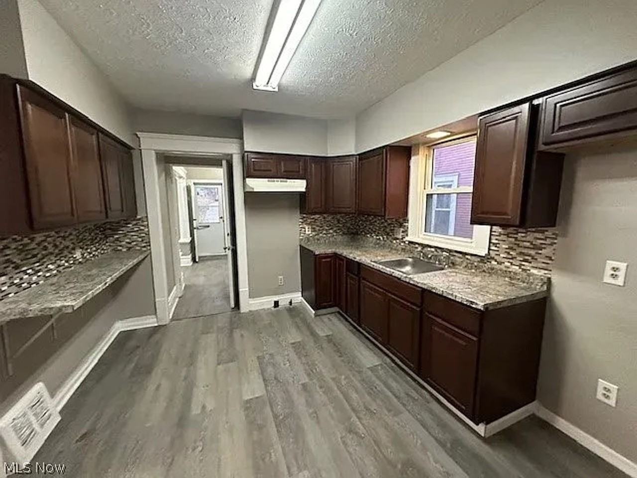 483 Douglas St - Photo 2 of 14