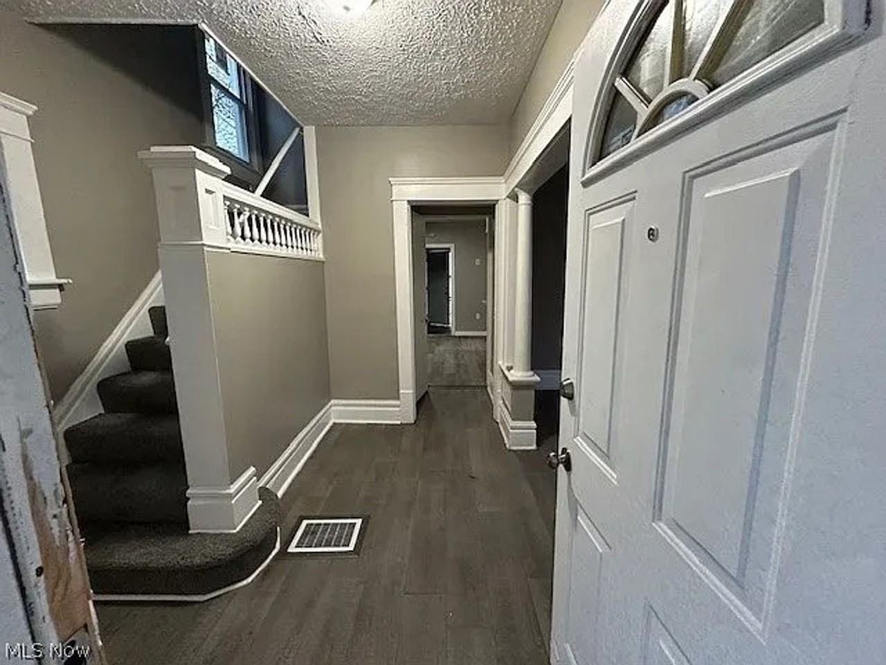 483 Douglas St - Photo 3 of 14