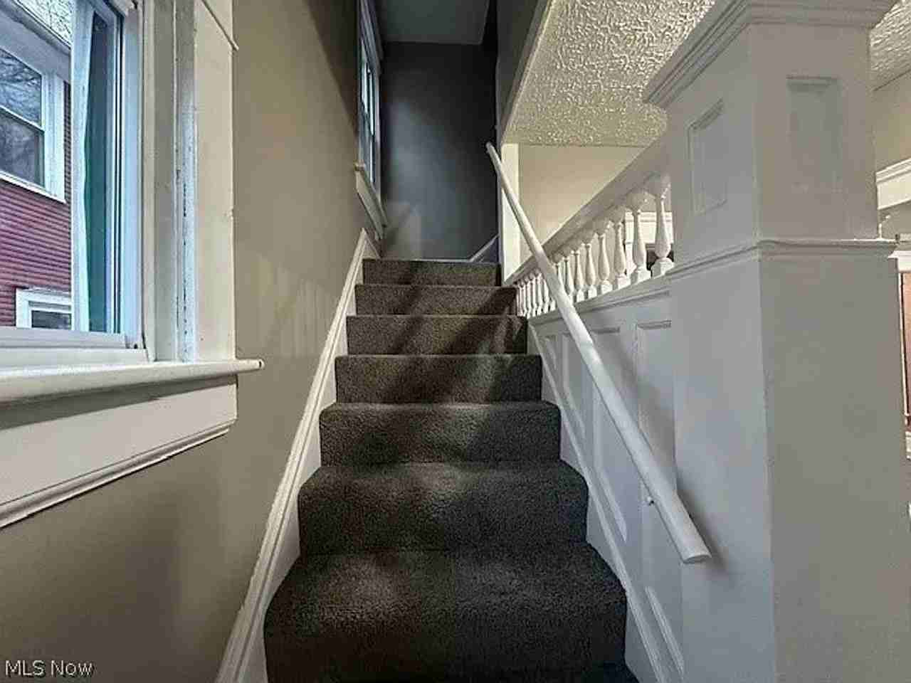 483 Douglas St - Photo 4 of 14
