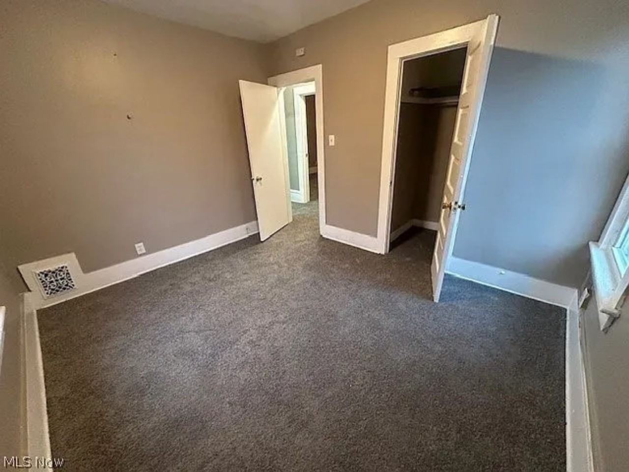483 Douglas St - Photo 6 of 14