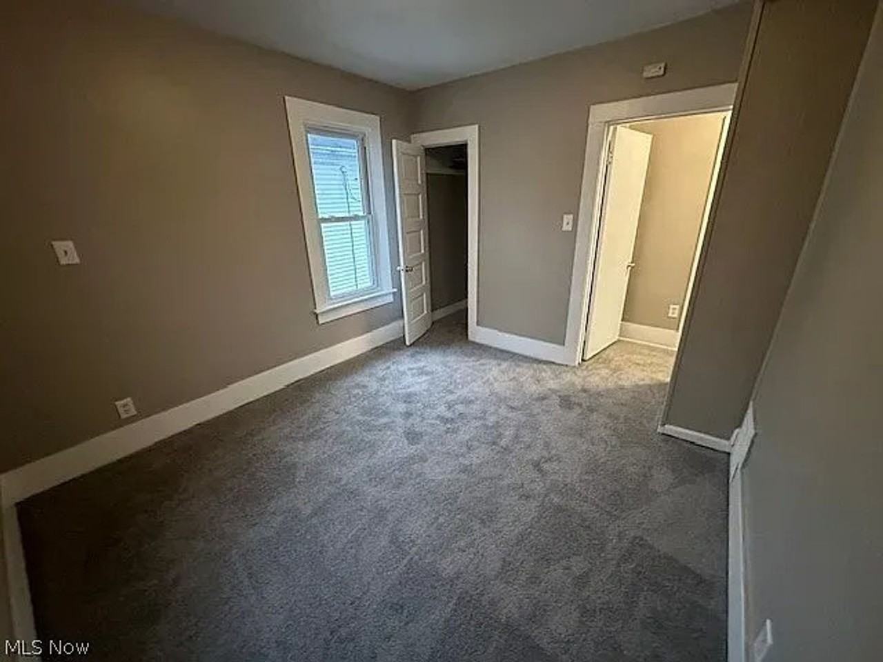 483 Douglas St - Photo 7 of 14