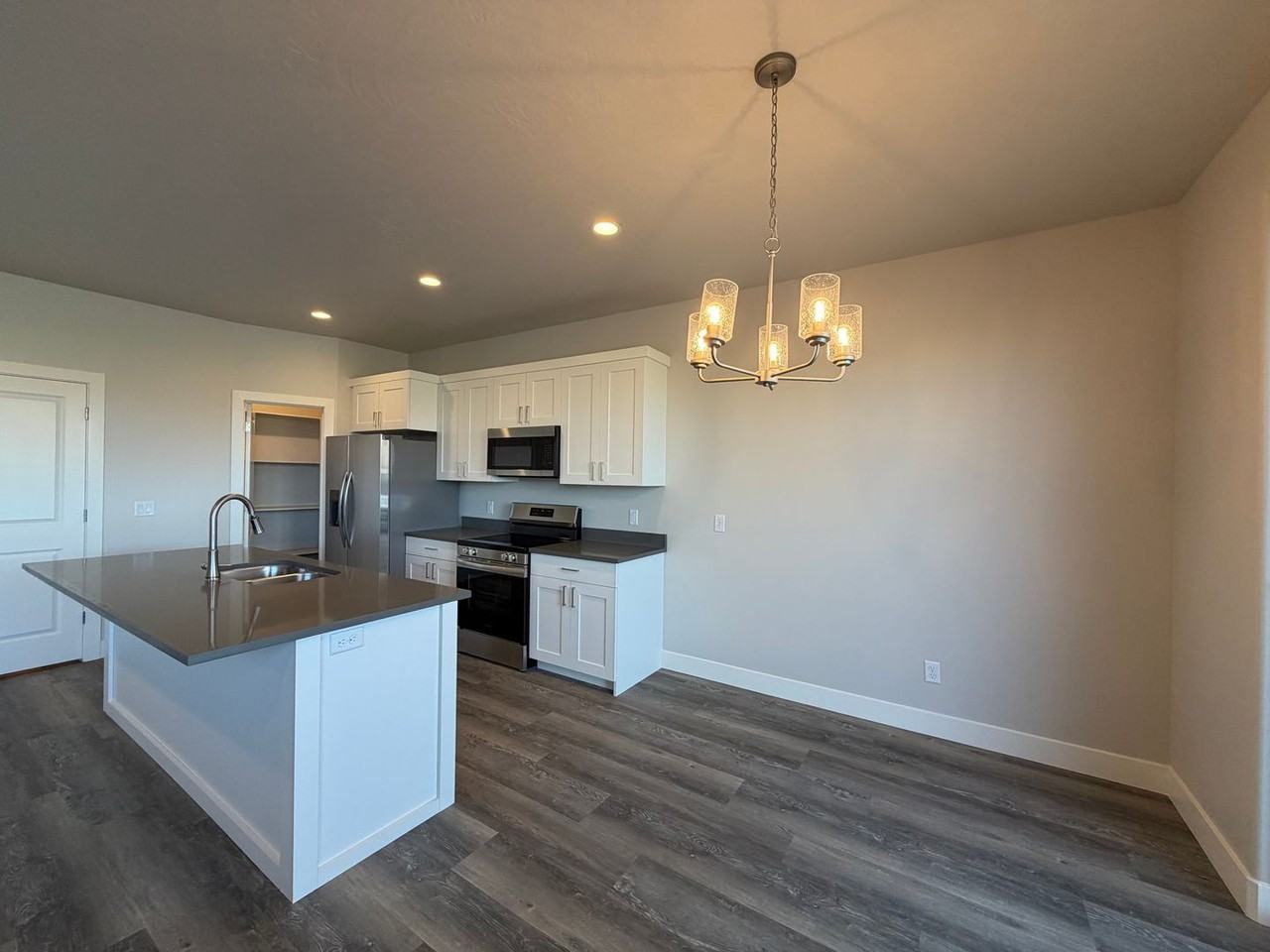1036 S 4380 W - Photo 5 of 33