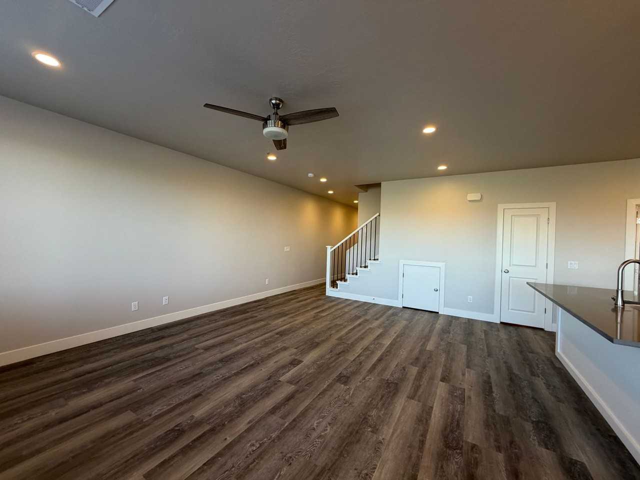 1036 S 4380 W - Photo 6 of 33