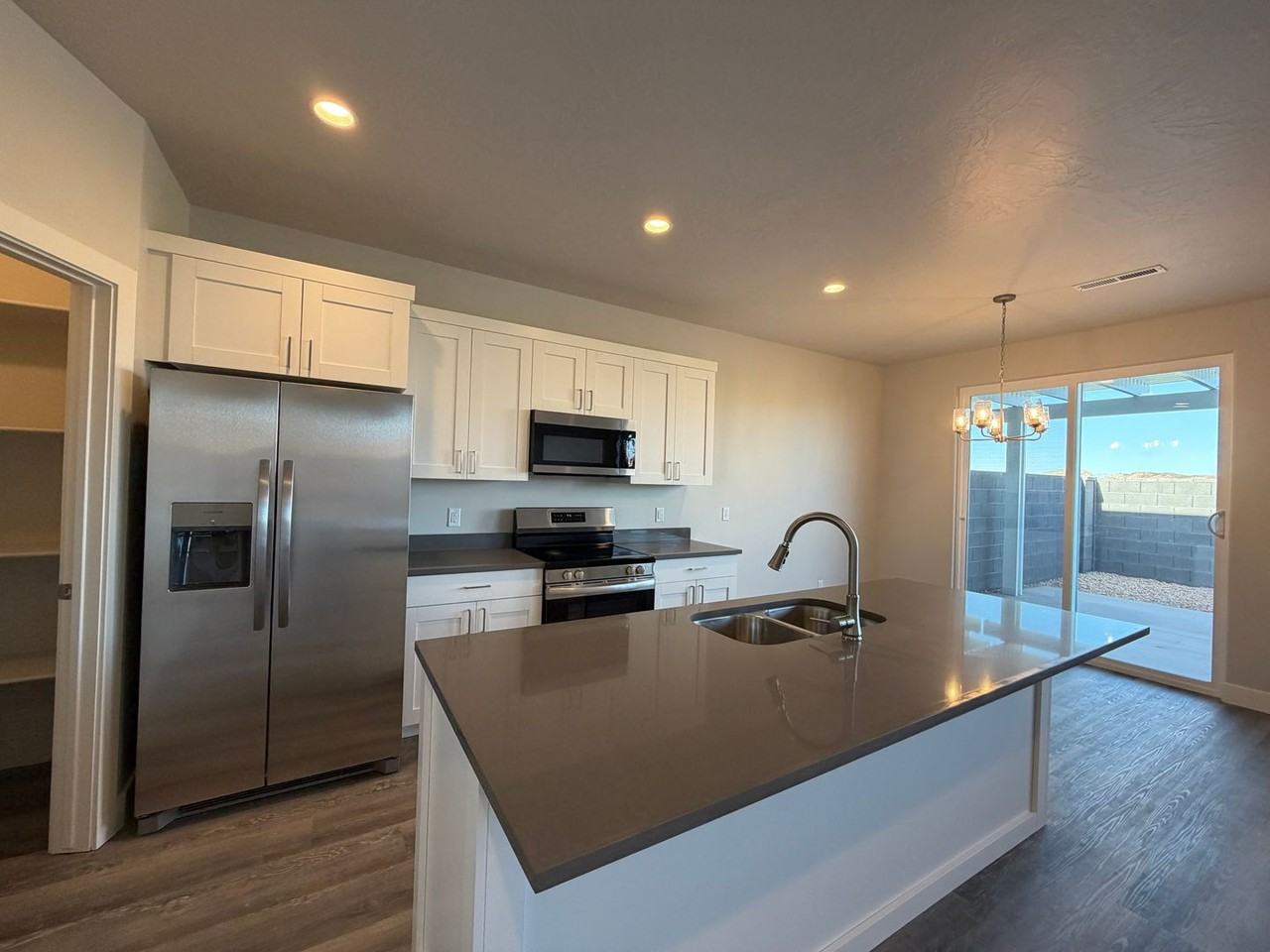 1036 S 4380 W - Photo 7 of 33