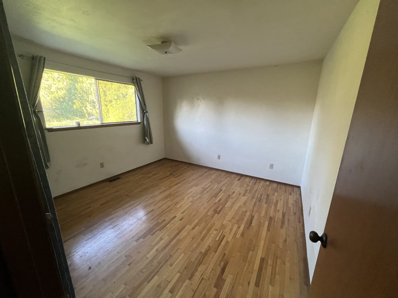 43rd Pl NE - Photo 2 of 5