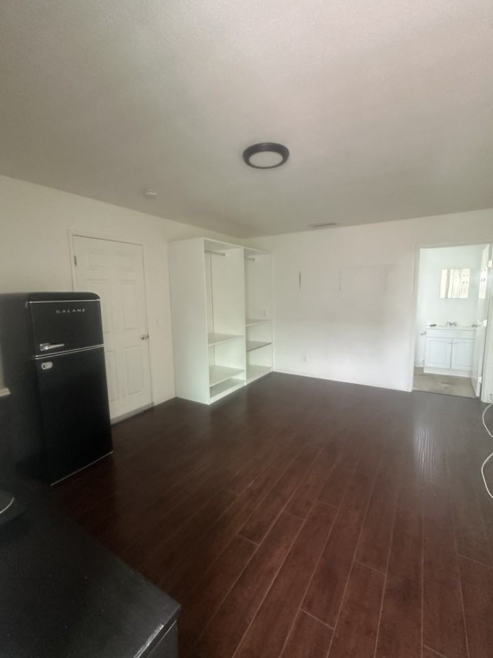 2535 hauser boulevard #D - Photo 2 of 6