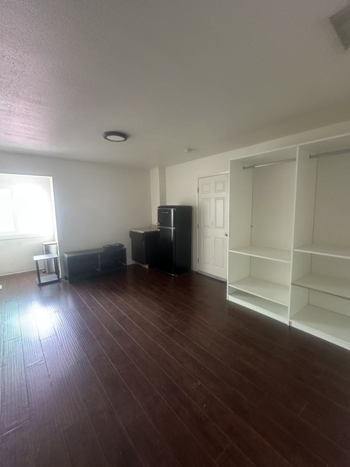 2535 hauser boulevard #D - Photo 3 of 6
