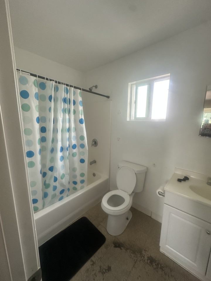 2535 hauser boulevard #D - Photo 4 of 6
