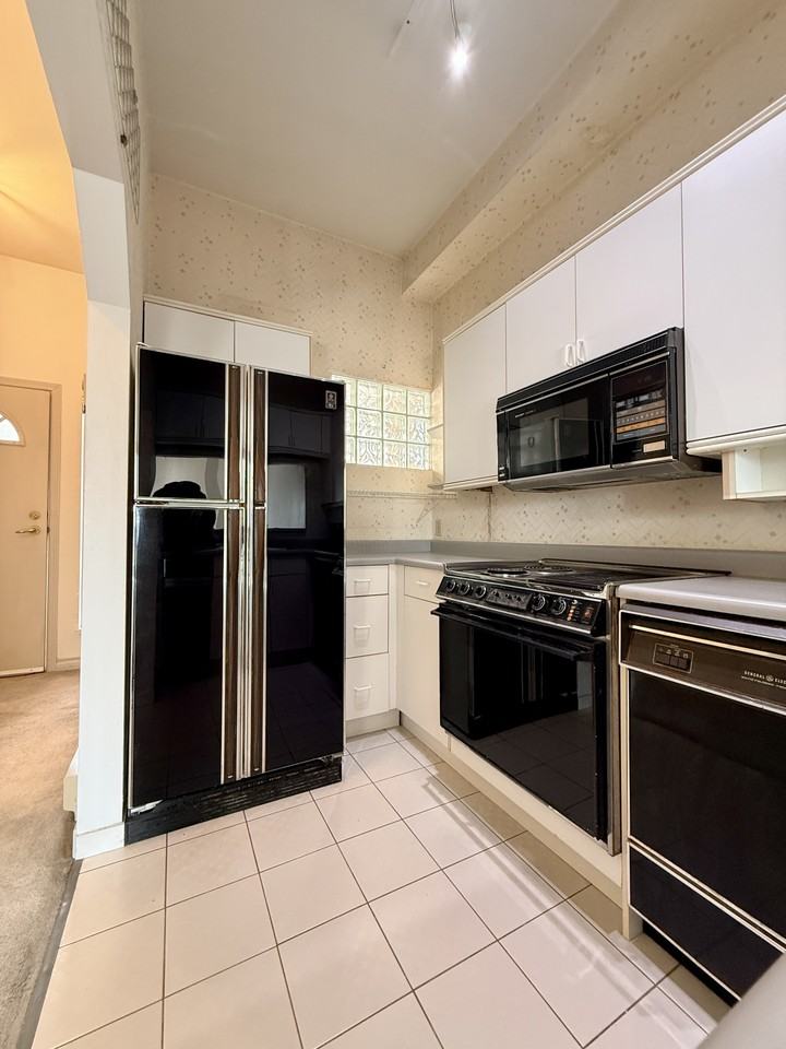 1236 West 8th Avenue #412 - Photo 4 of 17