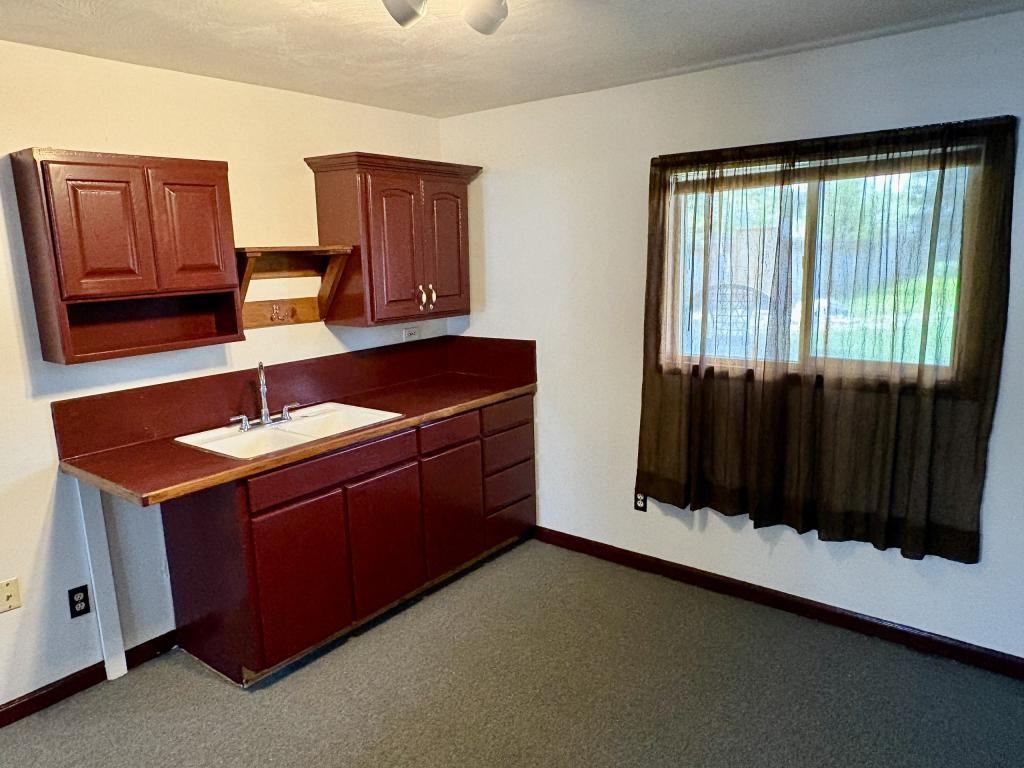 1970 Diane Ct - Photo 5 of 10