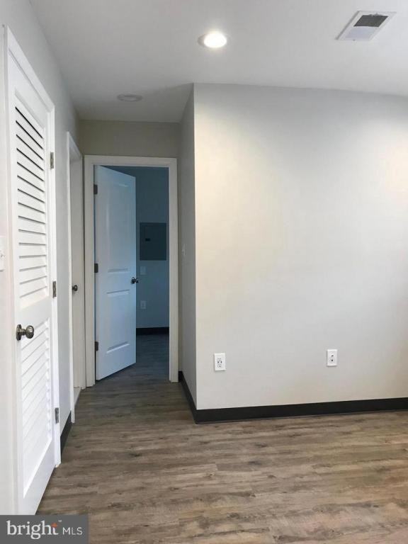 6189 Northwood Dr Apt 1 - Photo 6 of 8