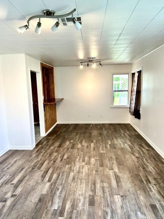 621 W 17th St - Photo 2 of 19