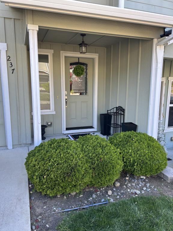 237 Dunthorpe Dr - Photo 3 of 50