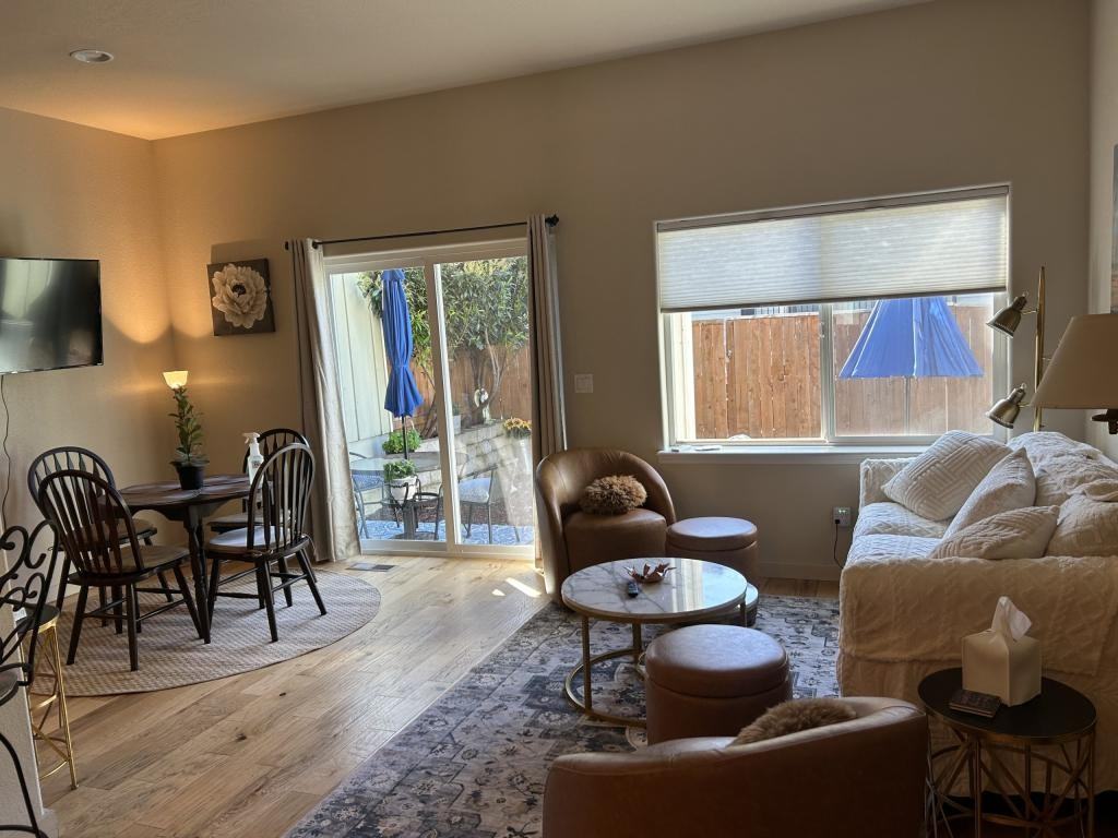 237 Dunthorpe Dr - Photo 4 of 50