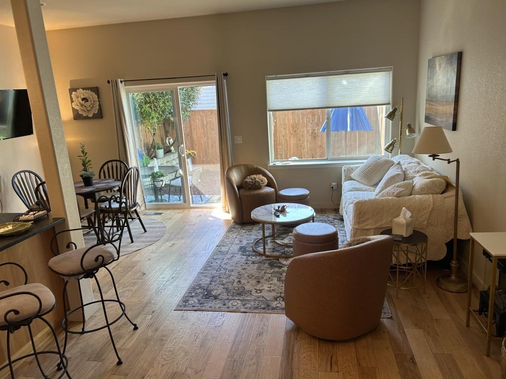 237 Dunthorpe Dr - Photo 5 of 50