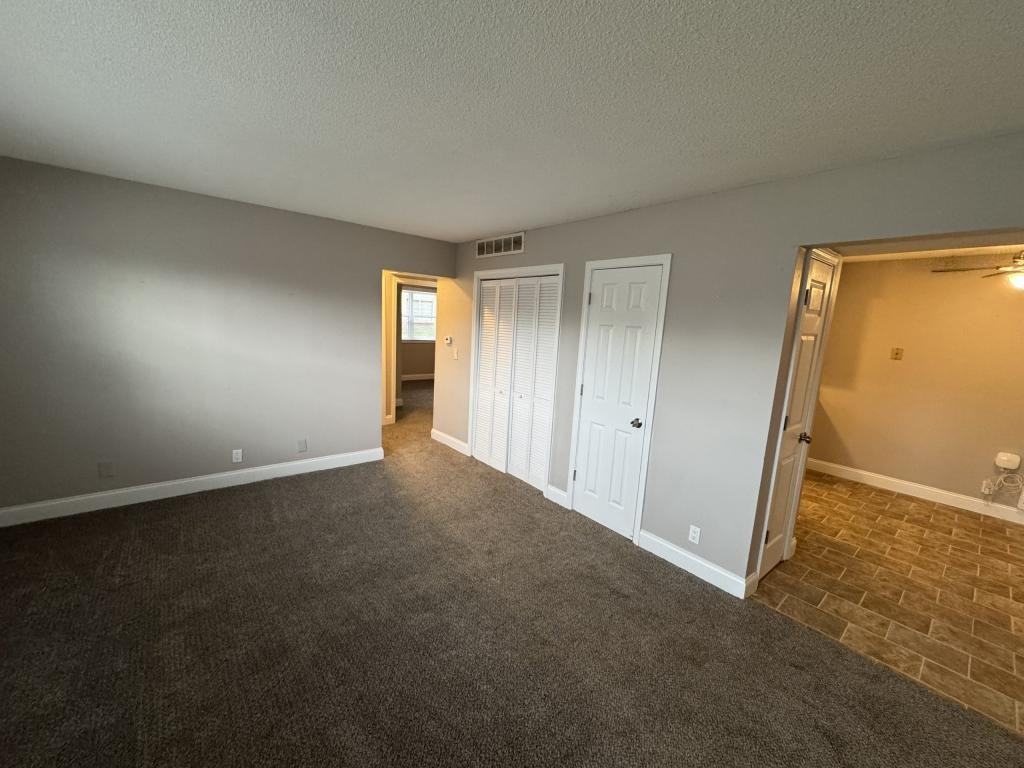 1102 Se Belmont Dr - Photo 3 of 10