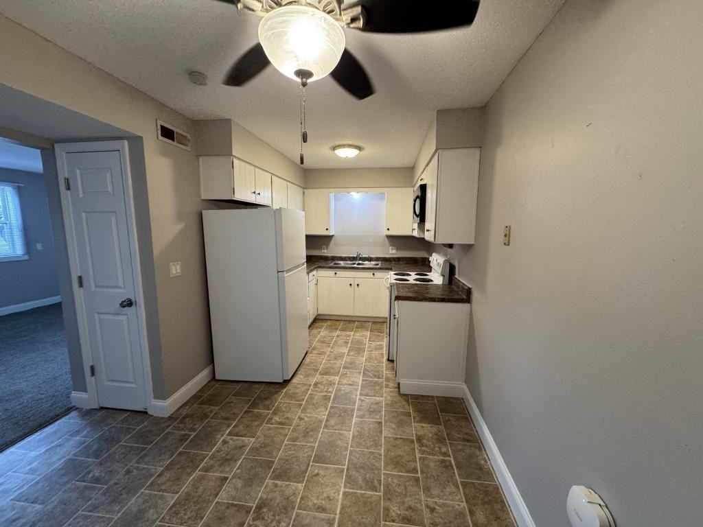 1102 Se Belmont Dr - Photo 5 of 10