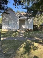 featured image of 109 E 10th St