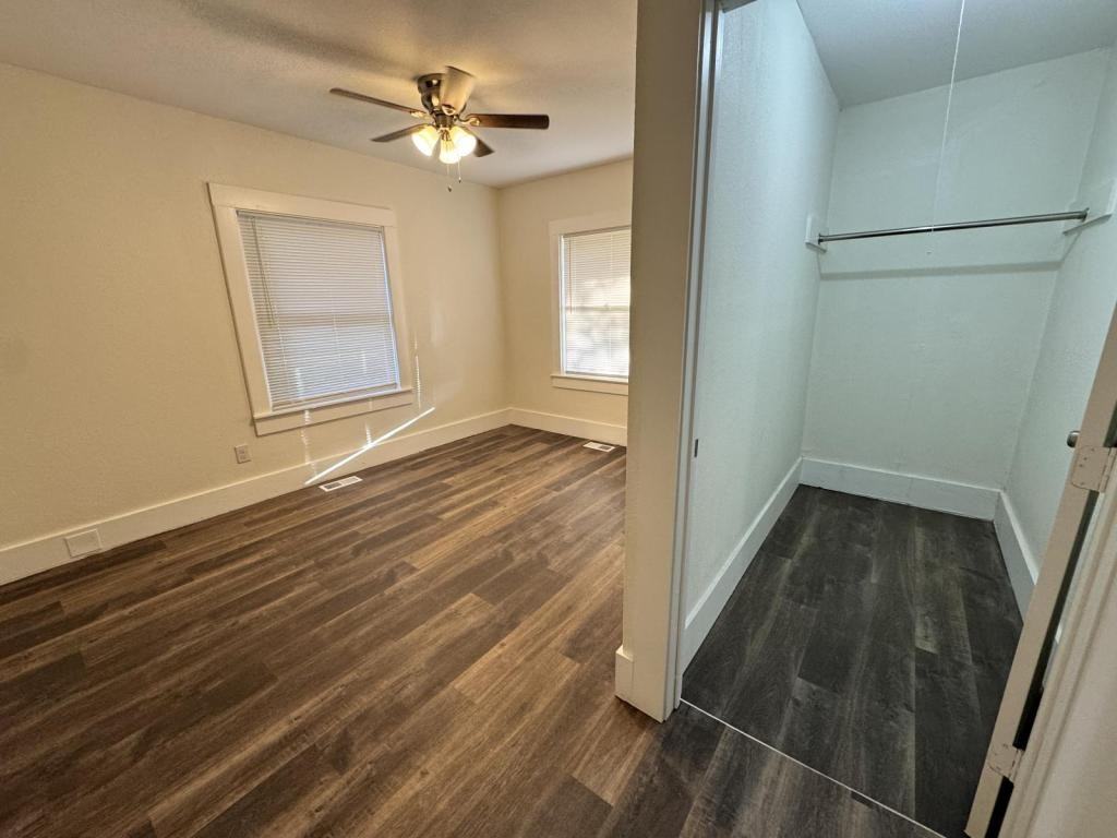 109 E 10th St - Photo 4 of 12