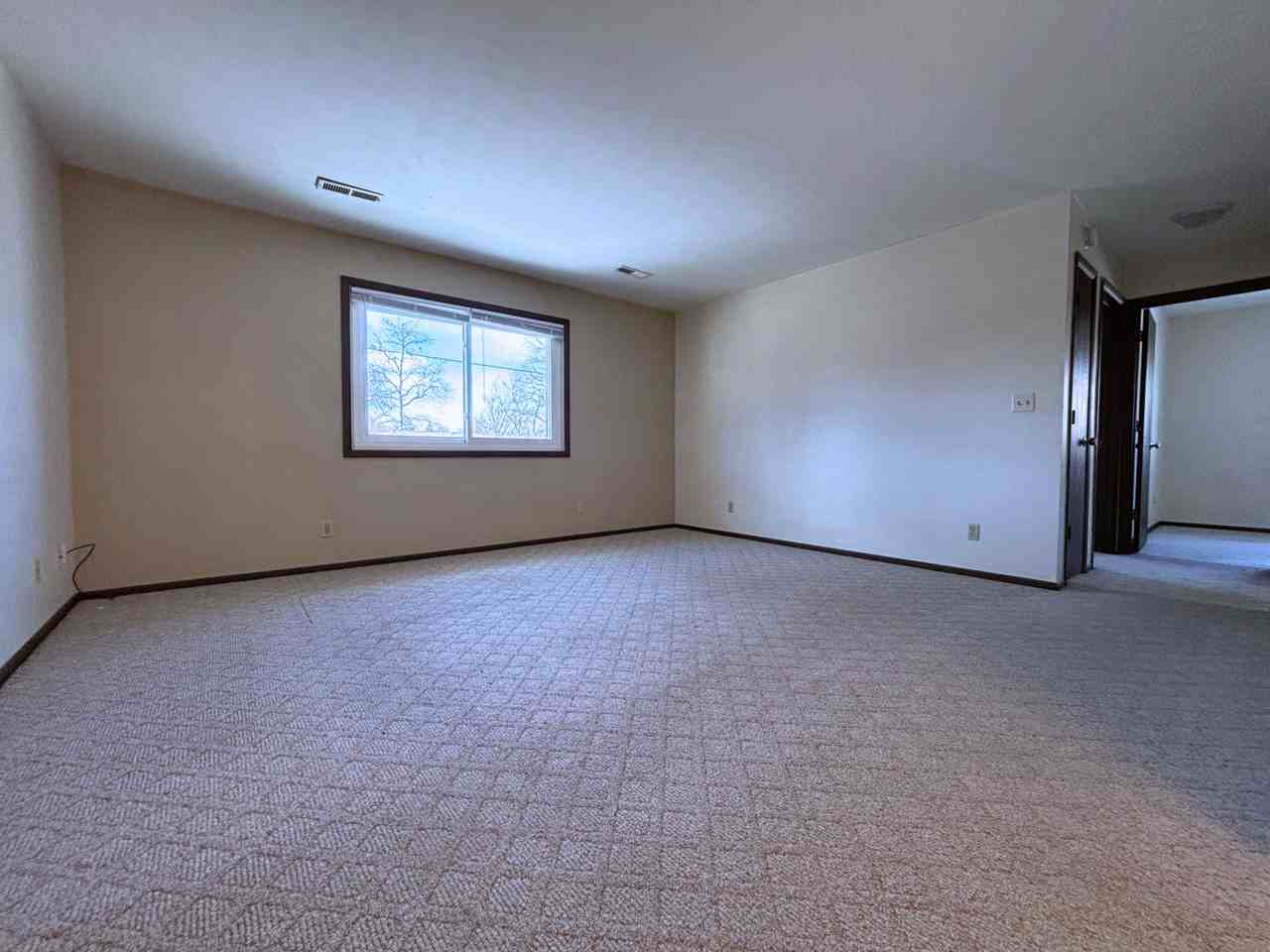 601 Oak Glen Dr #7 - Photo 2 of 11