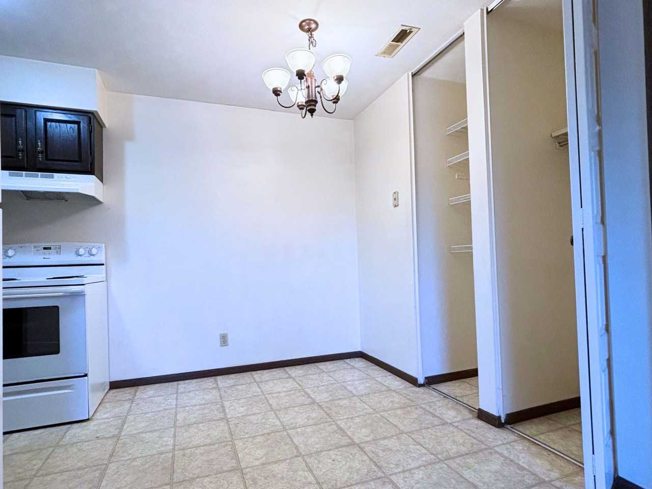 601 Oak Glen Dr #7 - Photo 3 of 11