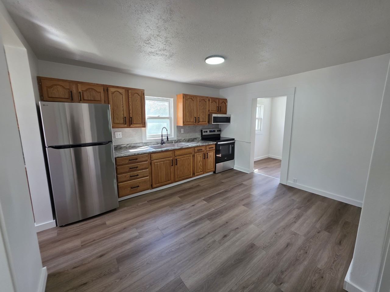 231 Tindolph Ave N - Photo 4 of 32