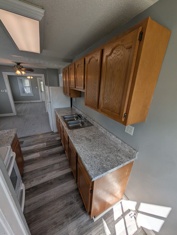 404 S Mcclun St - Photo 3 of 21