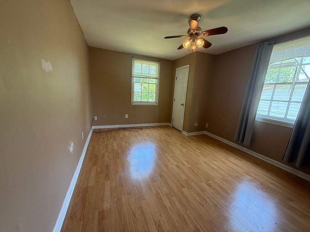1559 Senate St - Photo 6 of 15