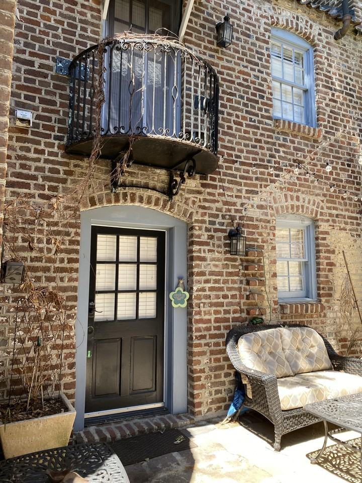 46 Queen St #C