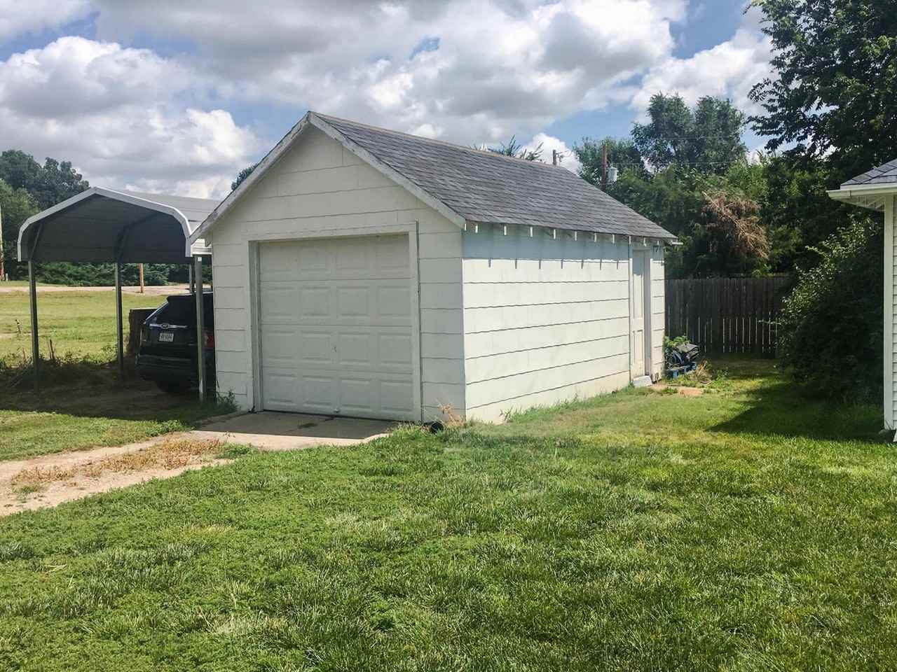 409 N 4th St - Photo 2 of 10