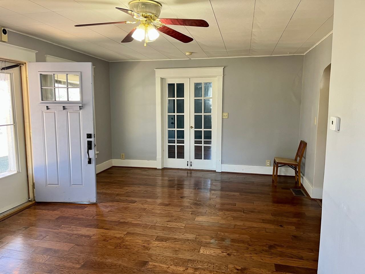 409 N 4th St - Photo 3 of 10