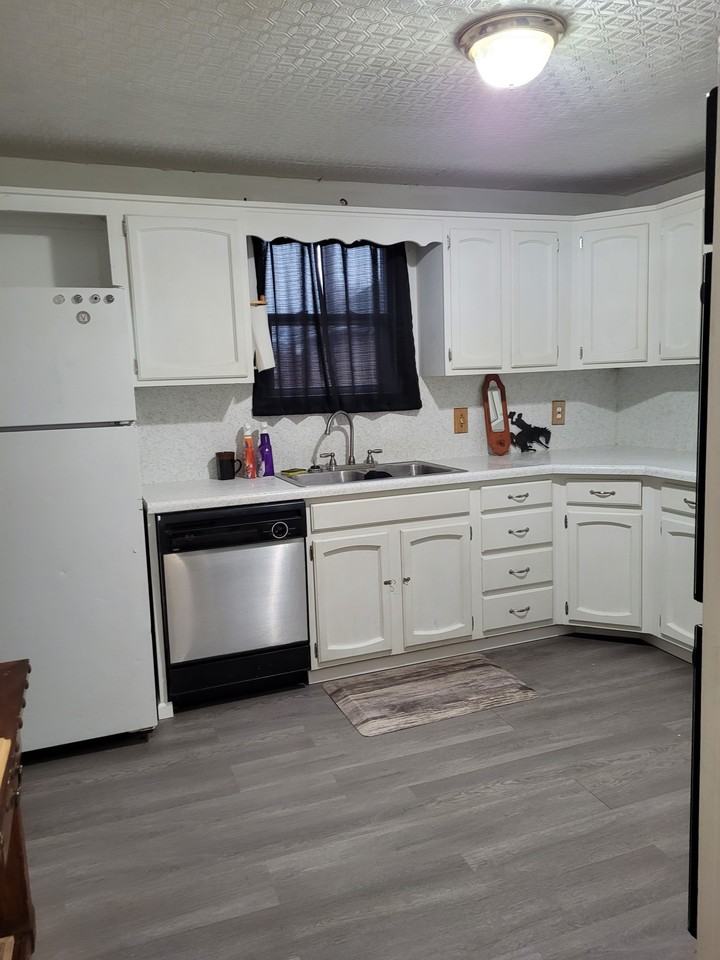 1020 7th St - Photo 7 of 26