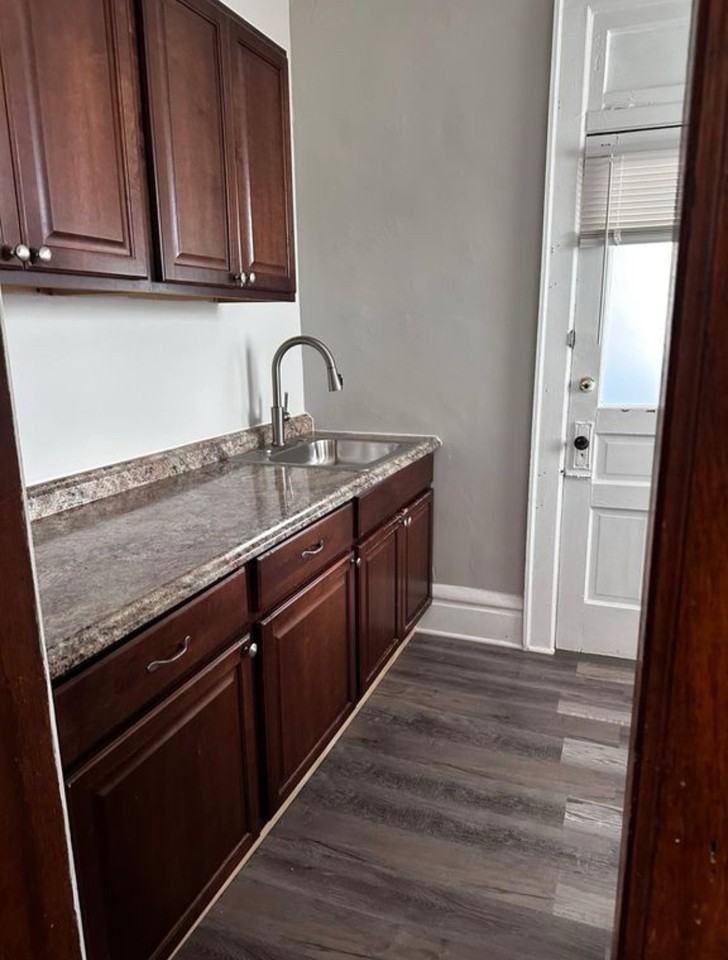 876 Dennison Ave - Photo 5 of 8