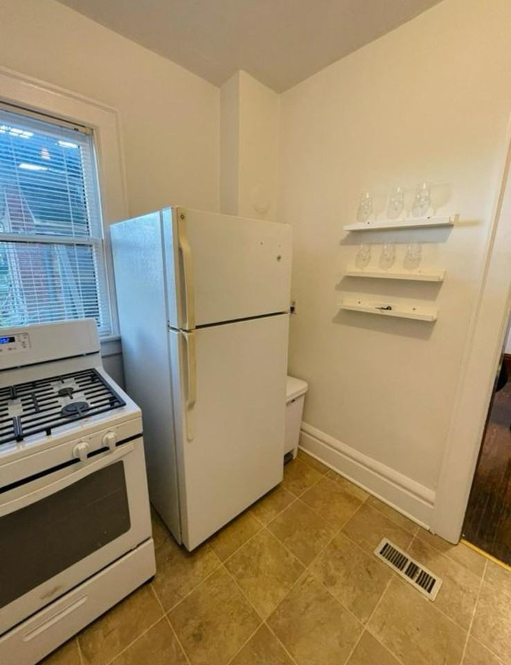 876 Dennison Ave - Photo 6 of 8
