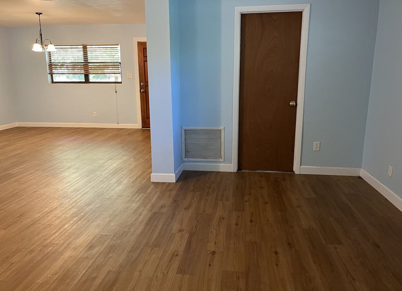 17451 Southside Ct - Photo 5 of 11