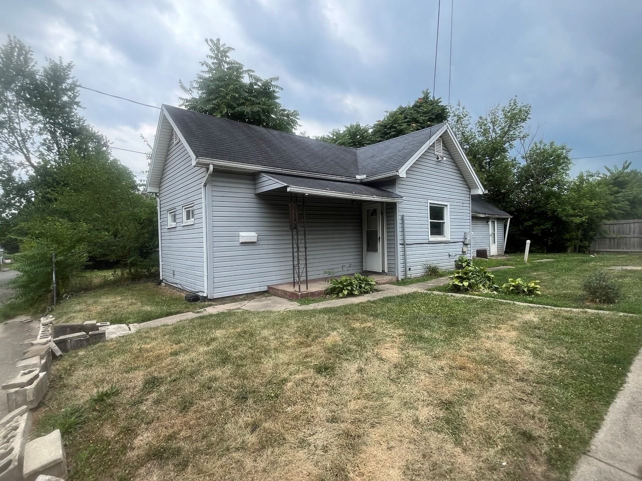 1038 Middle St - Photo 3 of 3
