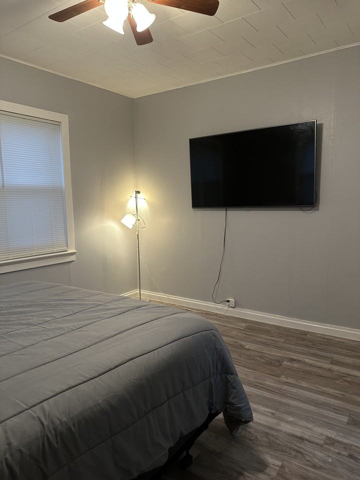 460 Bluff Dr - Photo 3 of 12